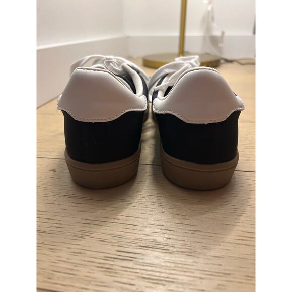 Universal Thread | Spencer Sneaker | Memory Foam Insert | Size 6.5 - Picture 6 of 7